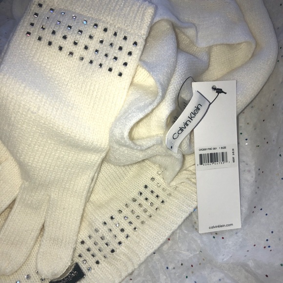 Super Cute Calvin Klein WinterSet (Knitted Gloves,Hat,Scarf) White w/Rhinestones - Picture 5 of 5